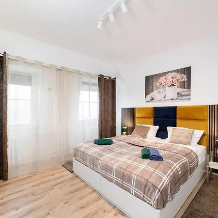 3 Flat Museuminsel Berlin-mitte 7 Personen Apartment *