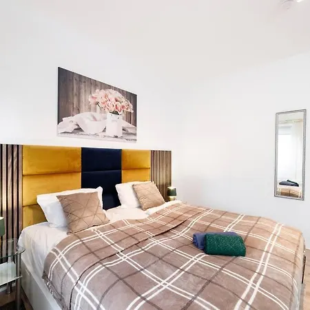 3 Flat Museuminsel Berlin-mitte 7 Personen Apartment *
